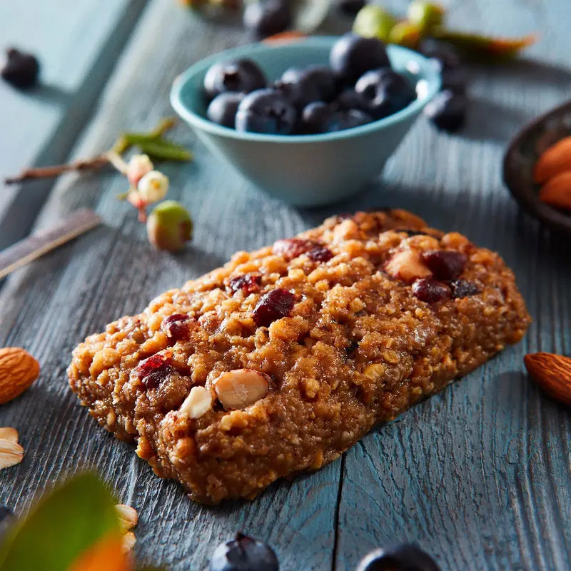 Clif Blueberry Almond Crisp flavour energy bar 68g - Case of 12 [Best Before: 11/06/2026]
